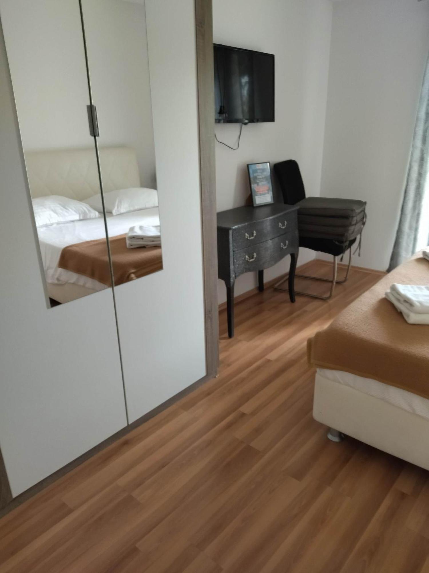 Stars Palace - Apartments And Rooms 耶泽拉 外观 照片